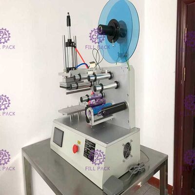 A máquina de etiquetas lisa 2000BPH da garrafa do quadrado range a etiqueta adesiva semi automática