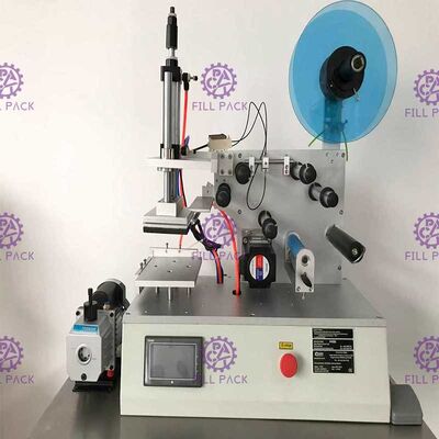 A máquina de etiquetas lisa 2000BPH da garrafa do quadrado range a etiqueta adesiva semi automática