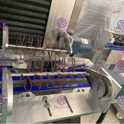 Máquina de etiquetas instalada quatro lâminas de condução dobro da garrafa com motorista de Panasonic