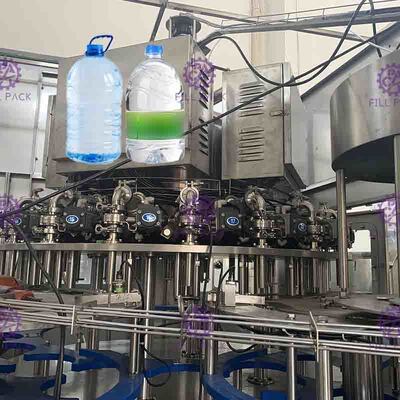 O PLC controla a máquina de enchimento automática de alta velocidade da água para o plástico/garrafa do ANIMAL DE ESTIMAÇÃO