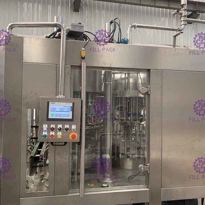 DCGF40-40-12 carbonatou a máquina de enchimento da bebida para garrafas plásticas do ANIMAL DE ESTIMAÇÃO do tampão de parafuso