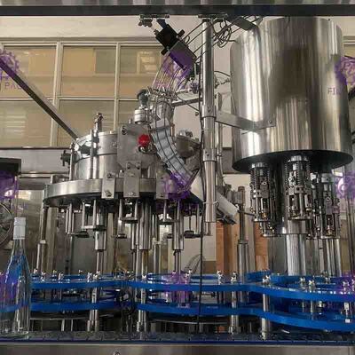 Equipamento tampando automático 15000BPH da máquina de engarrafamento do refresco