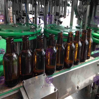 Vidro automático máquina de enchimento engarrafada da cerveja, enchimento equilibrado de Monoblock da pressão
