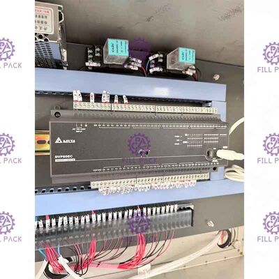 Corrosivo linear cabeça plástica automática da eficiência elevada da máquina de engarrafamento da multi não
