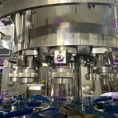 O PLC 1500BPH carbonatou a máquina de enchimento da bebida, linha de produção carbonatada da bebida