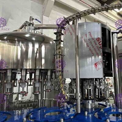 Máquina de engarrafamento do molho de soja 3000BPH com o tanque do equilíbrio da preservação do calor