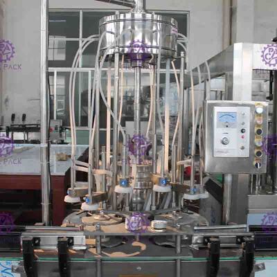 Máquina de enchimento equilibrada 2000BPH do refresco da pressão para bebidas carbonatadas