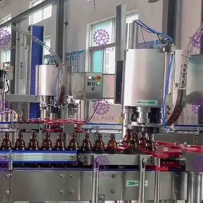 linha de enchimento de enchimento e tampando da bebida carbonatada 2000BPH da cerveja elétrica da garrafa das máquinas