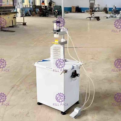 Máquina de embalagem pneumática semi automática da garrafa para os tambores que pressionam tampões