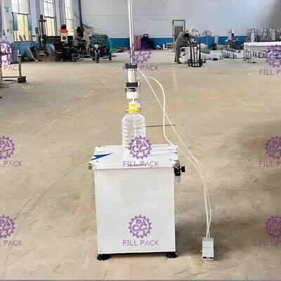 Máquina de embalagem pneumática semi automática da garrafa para os tambores que pressionam tampões
