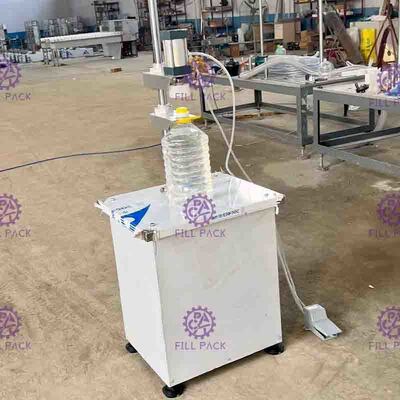 Máquina de embalagem pneumática semi automática da garrafa para os tambores que pressionam tampões