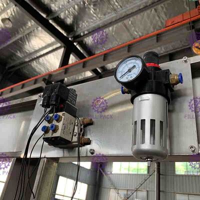 Tipo tampando pneumático máquina de enchimento engarrafada da água com a máquina de etiquetas adesiva