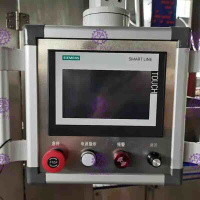 Tipo tampando pneumático máquina de enchimento engarrafada da água com a máquina de etiquetas adesiva