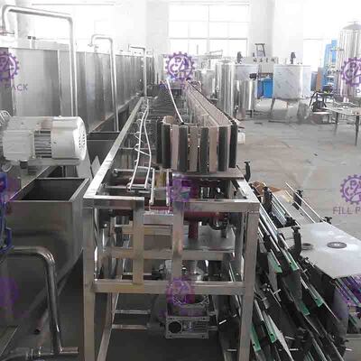 Sistema plástico reverso 8000BPH do esterilizador da garrafa para a linha de produção Flavored do suco