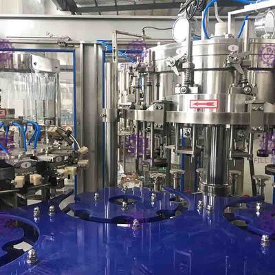 Vidro plástico carbonatado 3 do ANIMAL DE ESTIMAÇÃO do vinho do suco da água em 1 máquina de engarrafamento/equipamento/linha/planta/sistema Monobloc