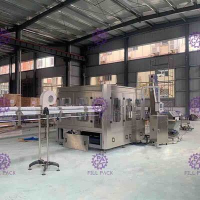 O PLC controla a linha de produção da água, máquina de enchimento plástica de Monoblock da garrafa 15000BPH