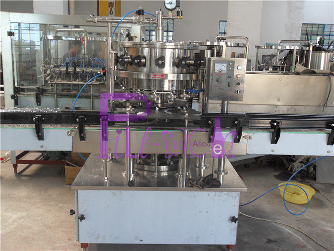 Máquina de enchimento equilibrada 2000BPH do refresco da pressão para bebidas carbonatadas