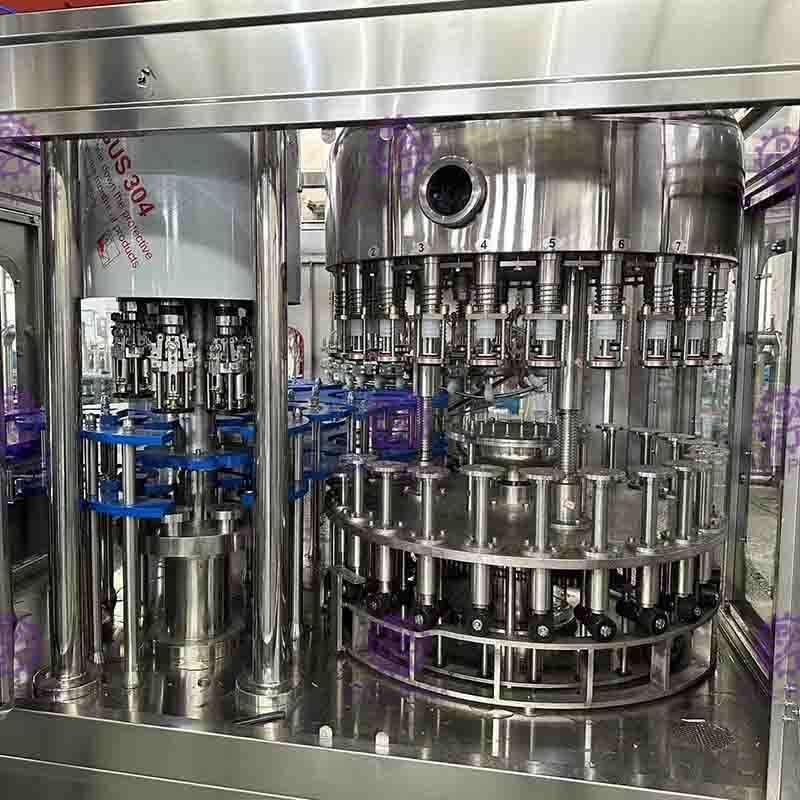 máquina de engarrafamento plástica Não-Carbonatada 10000BPH da água com cabeça da limpeza do CIP