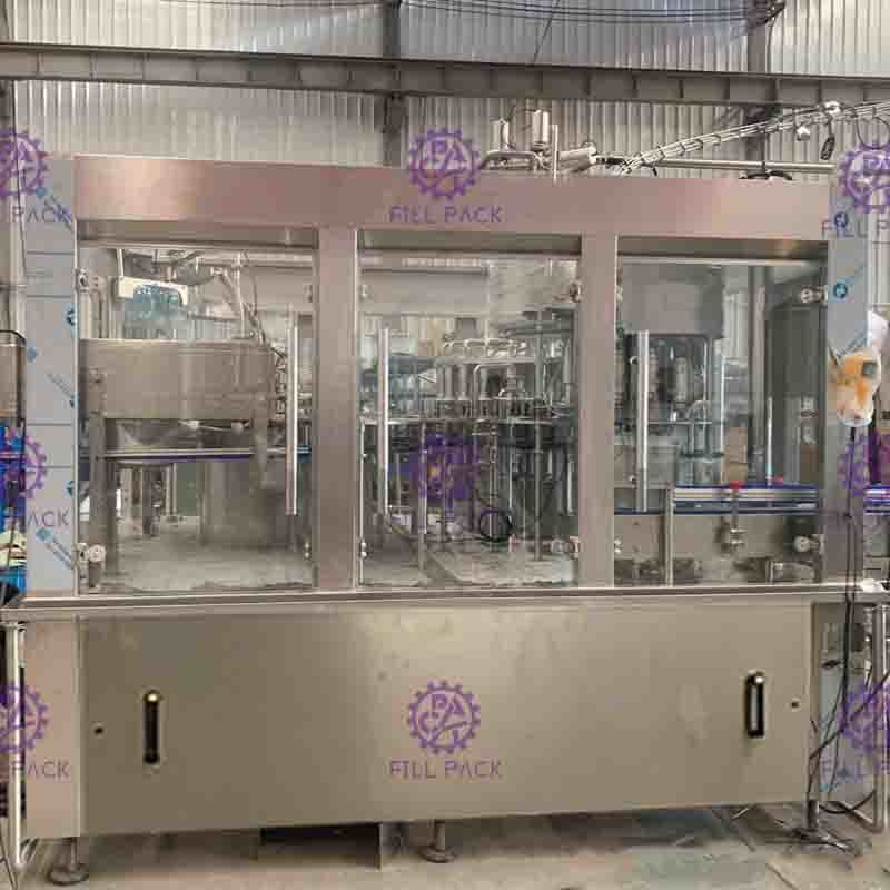 DCGF40-40-12 carbonatou a máquina de enchimento da bebida para garrafas plásticas do ANIMAL DE ESTIMAÇÃO do tampão de parafuso