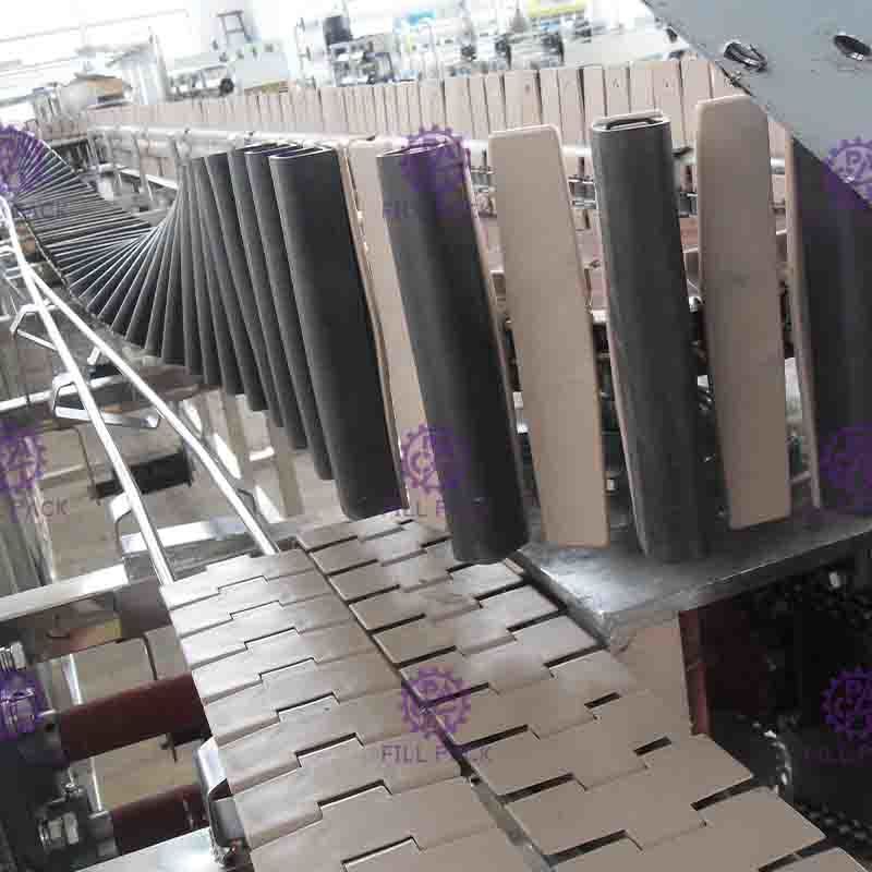 Sistema plástico reverso 8000BPH do esterilizador da garrafa para a linha de produção Flavored do suco