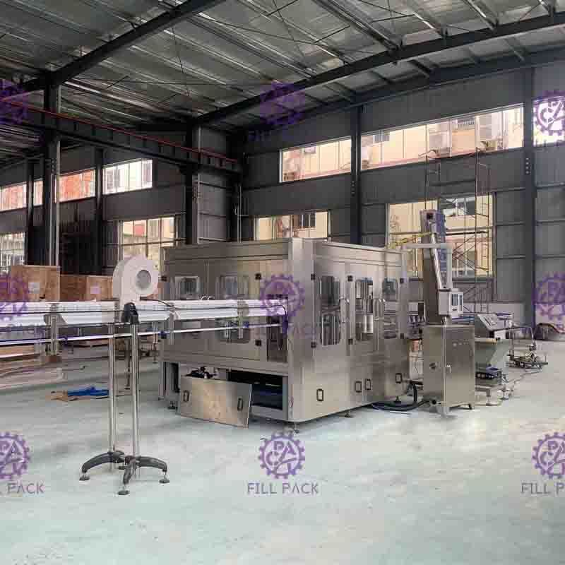 O PLC controla a linha de produção da água, máquina de enchimento plástica de Monoblock da garrafa 15000BPH